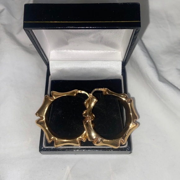 Jewelry - Gold hoops